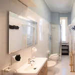 Design & Comfort Near Station 아파트