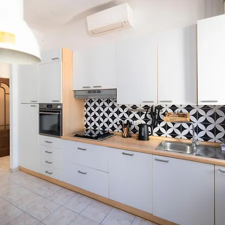 Design & Comfort Near Station
