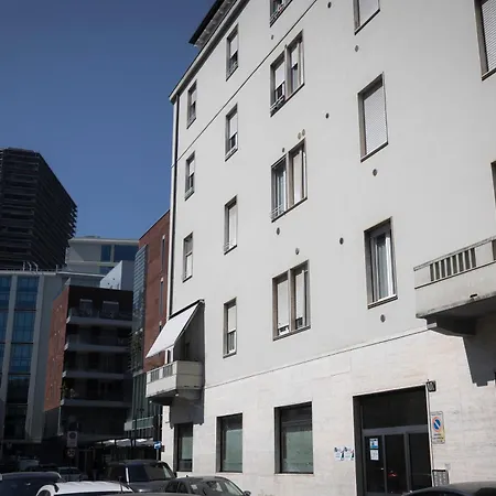 Design & Comfort Near Station * Mediolan