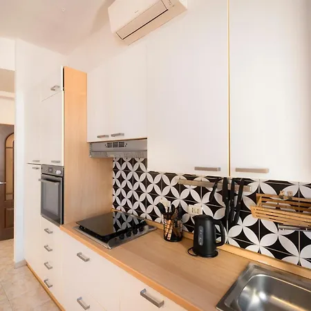 Design & Comfort Near Station *