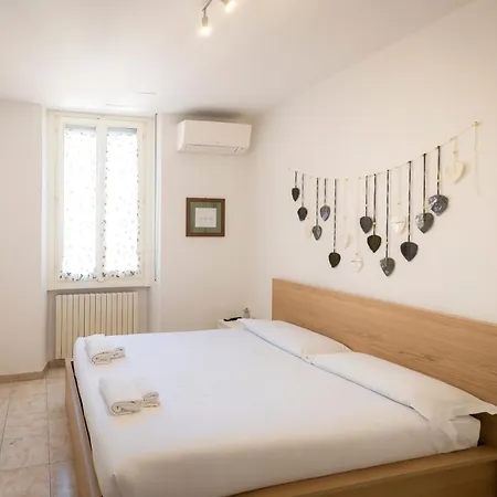 Design & Comfort Near Station Apartament *