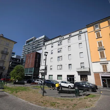 Apartament Design & Comfort Near Station Mediolan